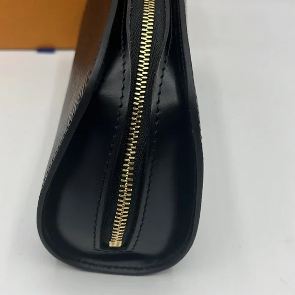Louis Vuitton Dauphine Epi Clutch - Picture 6 of 12